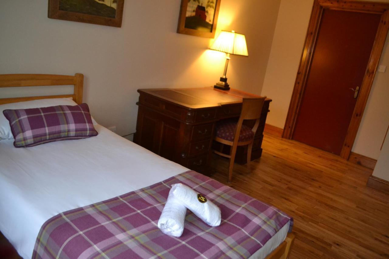 Walsh'S Hotel And Apartments Maghera  Buitenkant foto